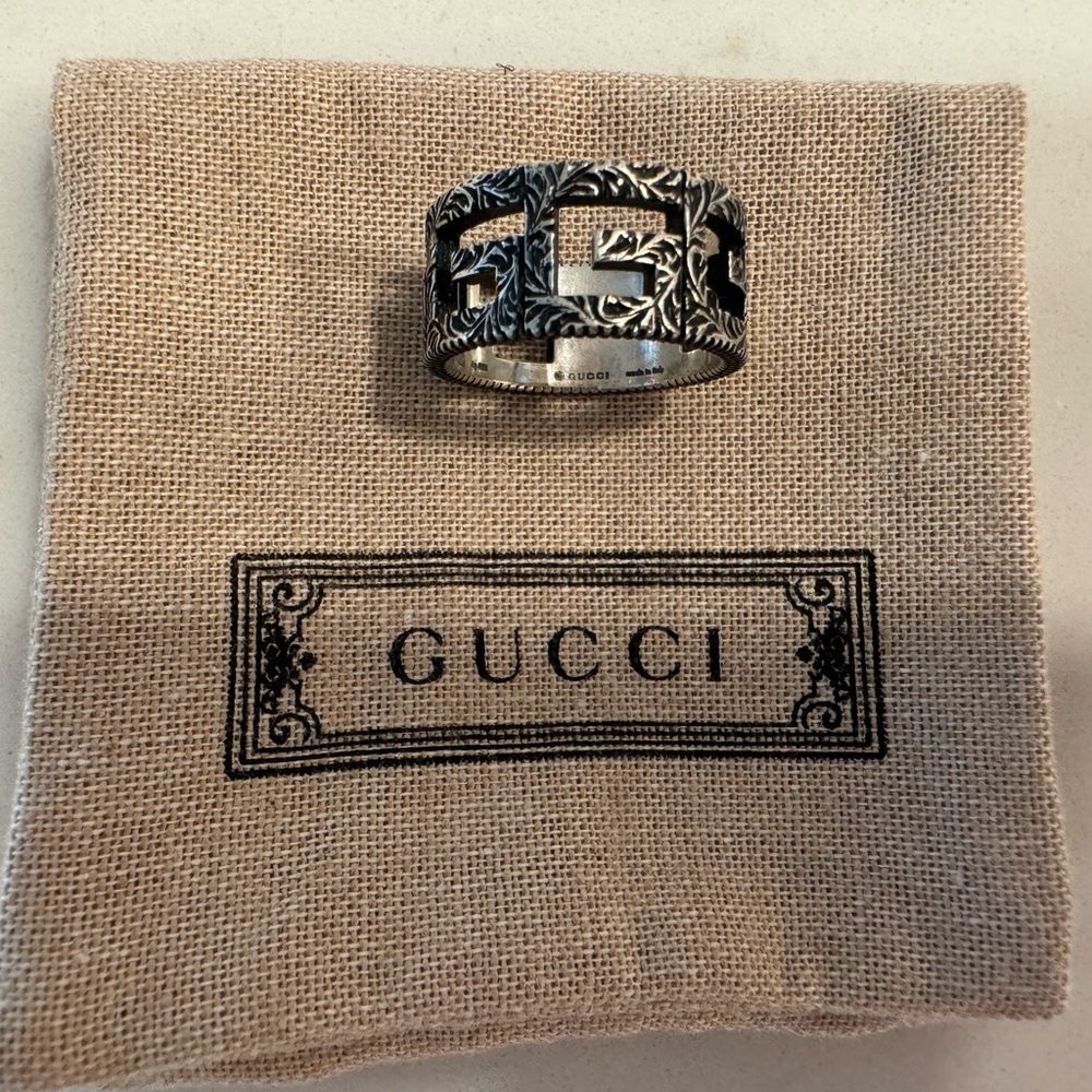 Gucci Black and Silver Intricate Ring
